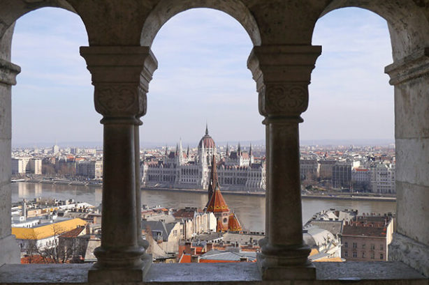 Zicht op Boedapest en het Parlement