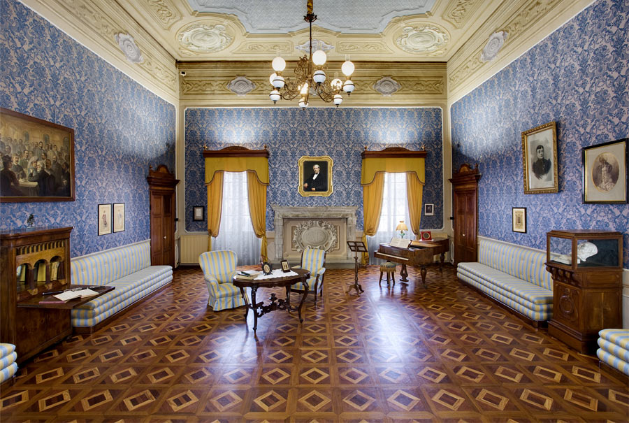 De historische salon van Casa Barezzi in Busseto