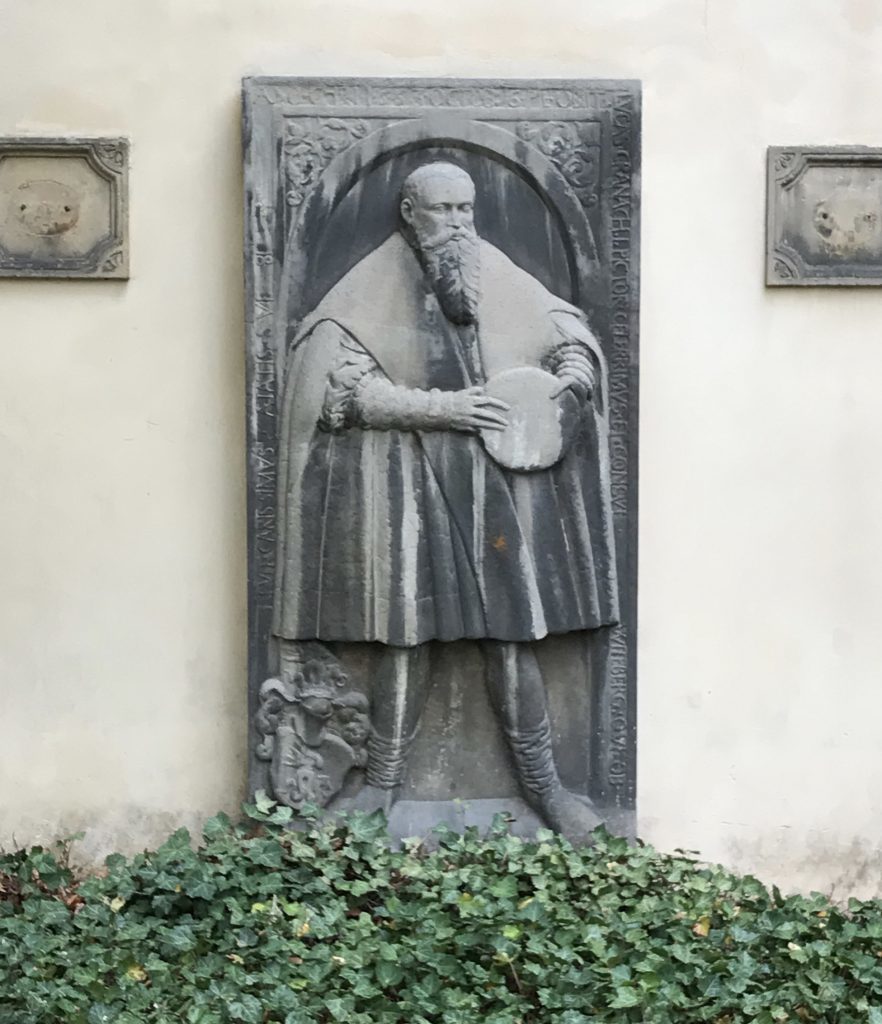 Grafsteen van Lucas Cranach de Oude (kopie) op het Jacobsfriedhof in Weimar