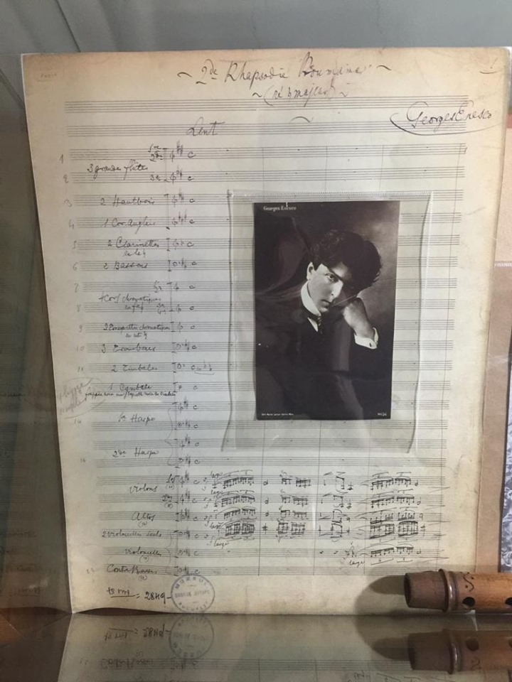 Handgeschreven partituur in de villa van George Enescu (Foto: Saskia Cohen)