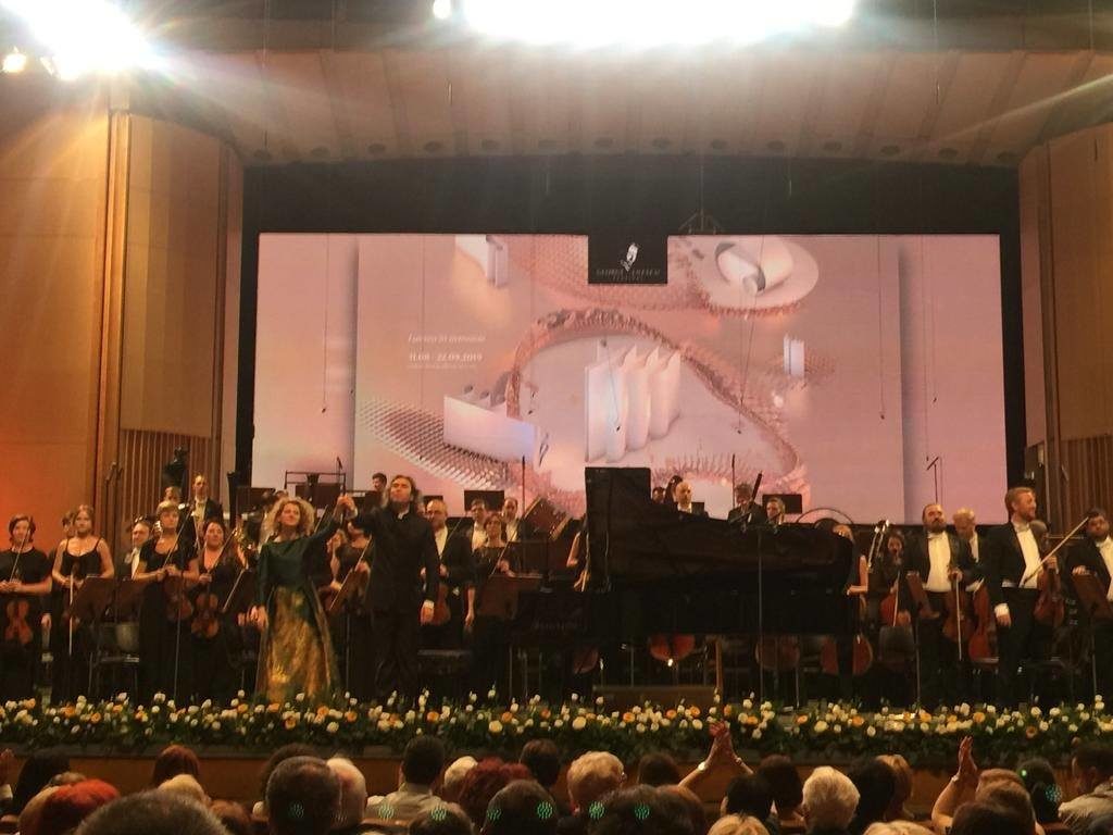 Dirigent Vladimir Jurowski en pianiste Andrea Silocea (Foto: Saskia Cohen)