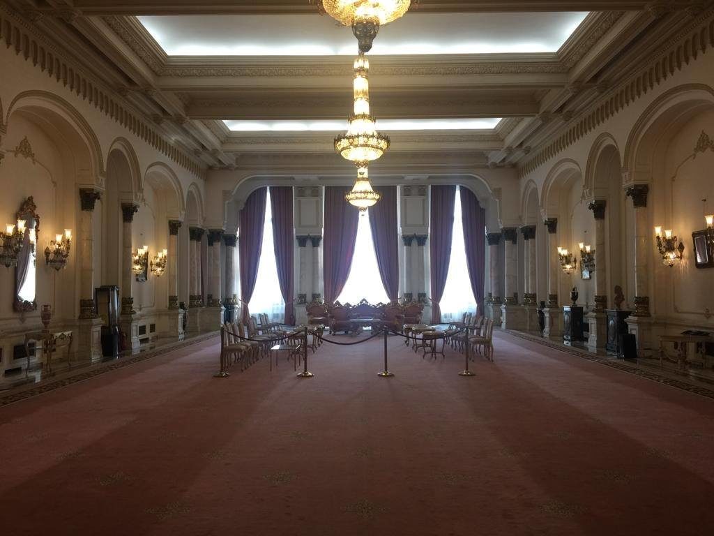 Het opulente interieur van het Paleis van het Volk in Boekarest (Foto: Saskia Cohen)