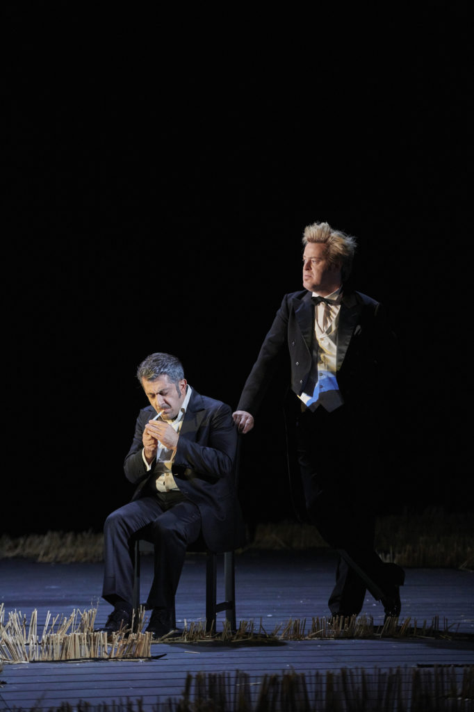 Shavleg Armasi als Heinrich der Vogler en Morgan Moody als Heerrufer des Königs (Foto: Thomas Jauk, Stage Picture)