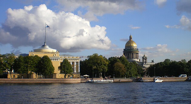 Admiraliteitskade en de Sint Spyridon, Sint-Petersburg