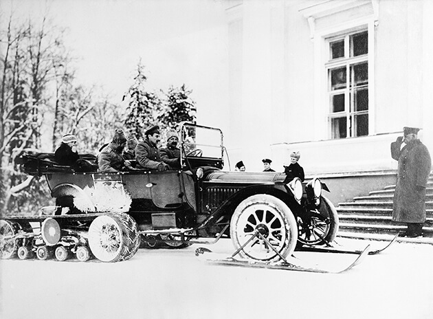 Leden van de familie van tsaar Nicolaas II bij het Alexanderpaleis - 1914