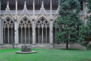Kloostergang bij kathedraal Pamplona