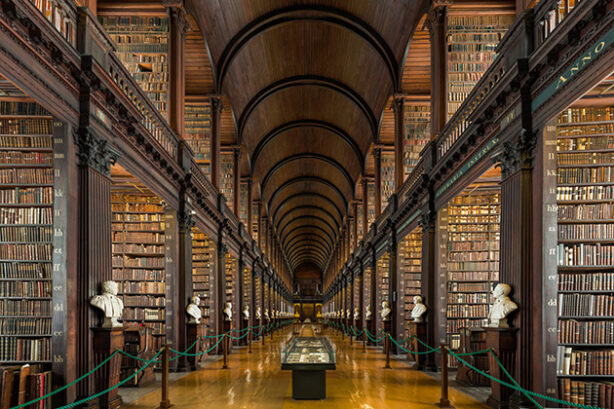 Long Room in het Trinity College in Dublin