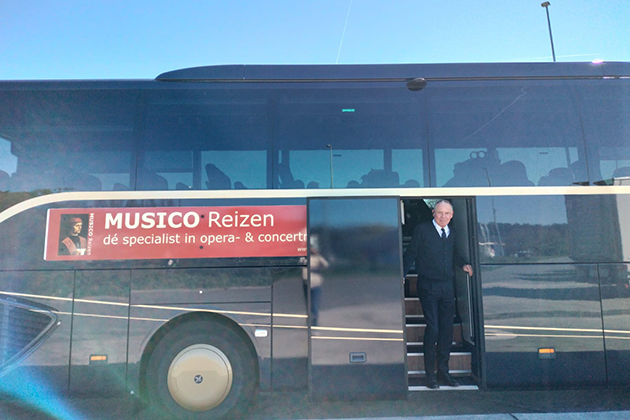 Chauffeur Bas op weg naar Santiago de Compostela