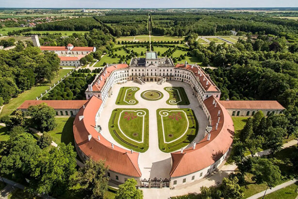 Paleis Esterháza bij Fertöd