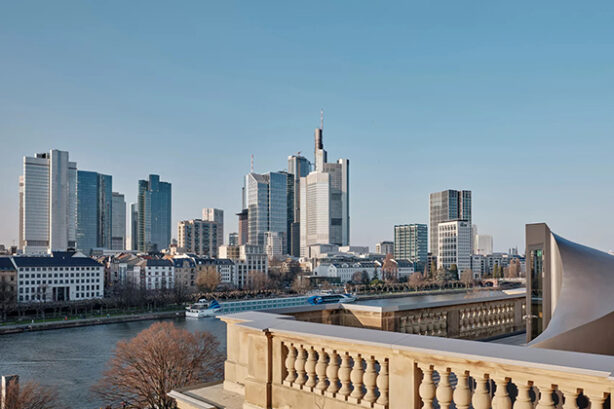 Uitzicht vanaf het dak van het Städel Museum in Frankfurt